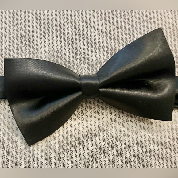 Bow tie - Picture 1 of 1